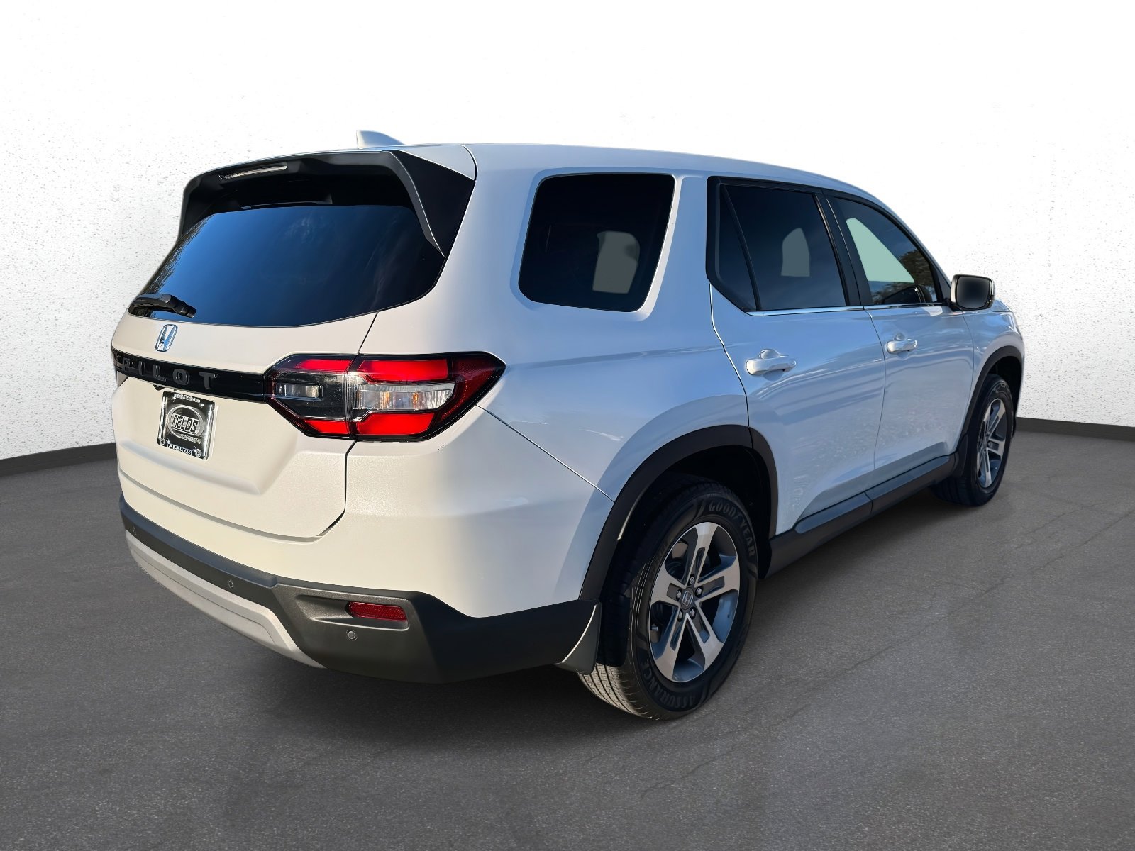 Used 2023 Honda Pilot EX-L image 3