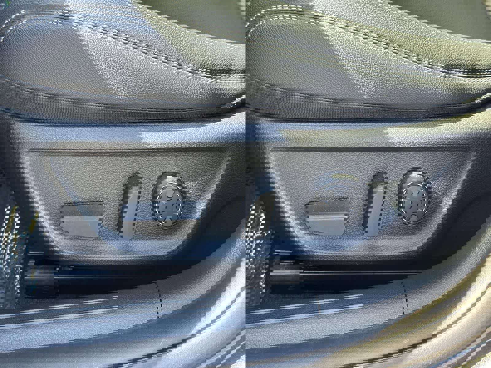 Used 2023 Genesis G70 2.0T image 23