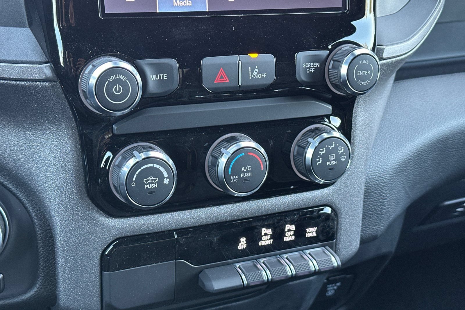 New 2026 RAM 1500 Warlock AWD/4WD image 18