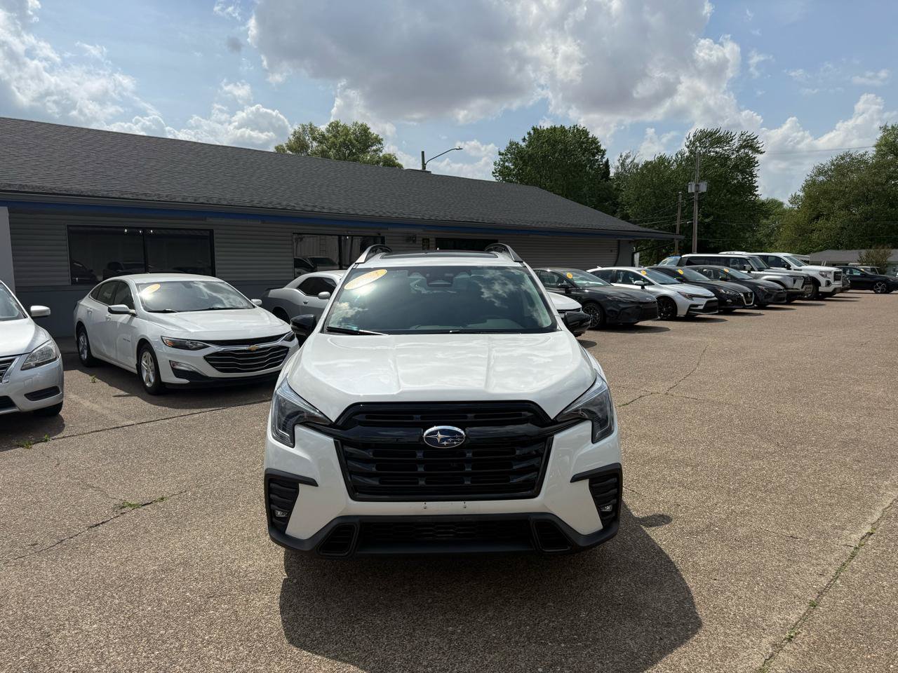 Used 2023 Subaru Ascent Onyx Edition AWD/4WD image 2