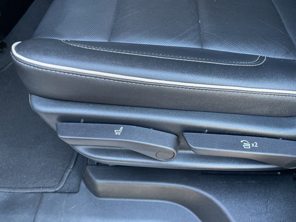 Used 2023 GMC Yukon SLT image 44