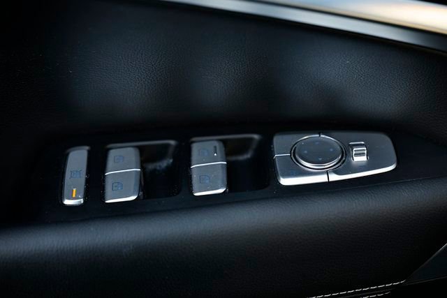 Used 2023 Genesis G70 2.0T image 16