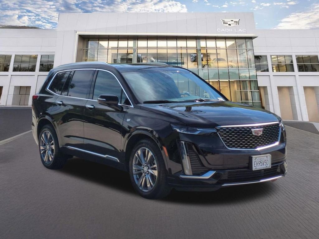 Used 2025 Cadillac XT6 Premium Luxury FWD image 3