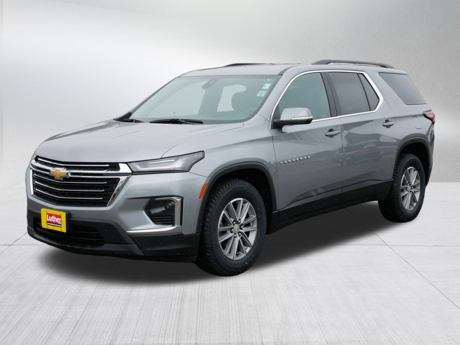 Used 2023 Chevrolet Traverse LT image 3