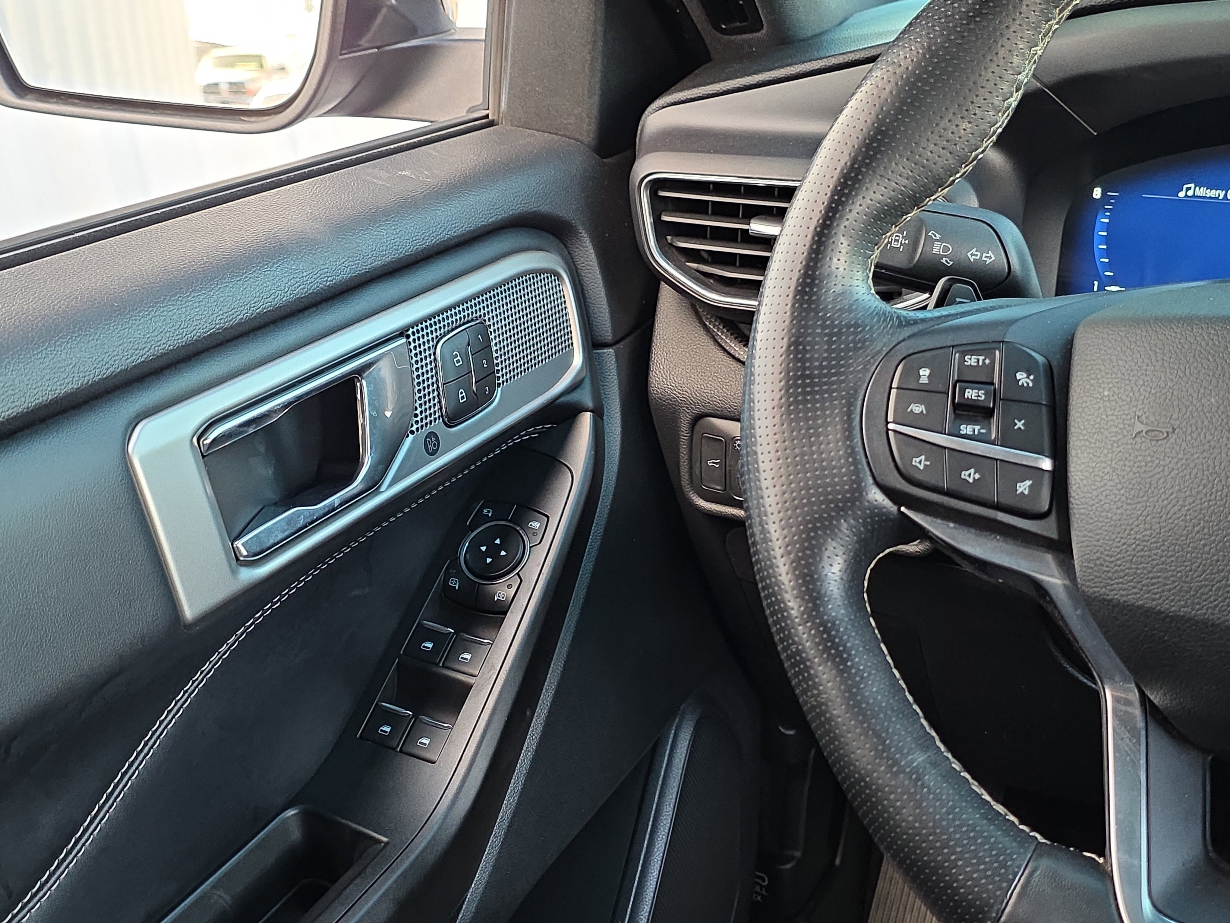Used 2020 Ford Explorer ST image 27