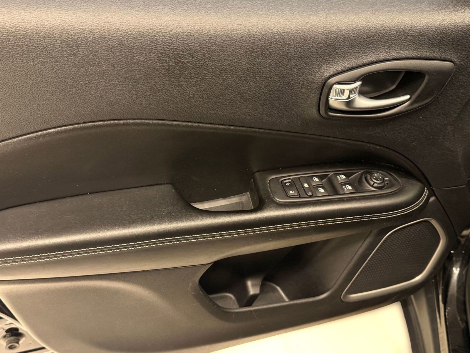 Used 2021 Jeep Compass Latitude AWD/4WD image 11
