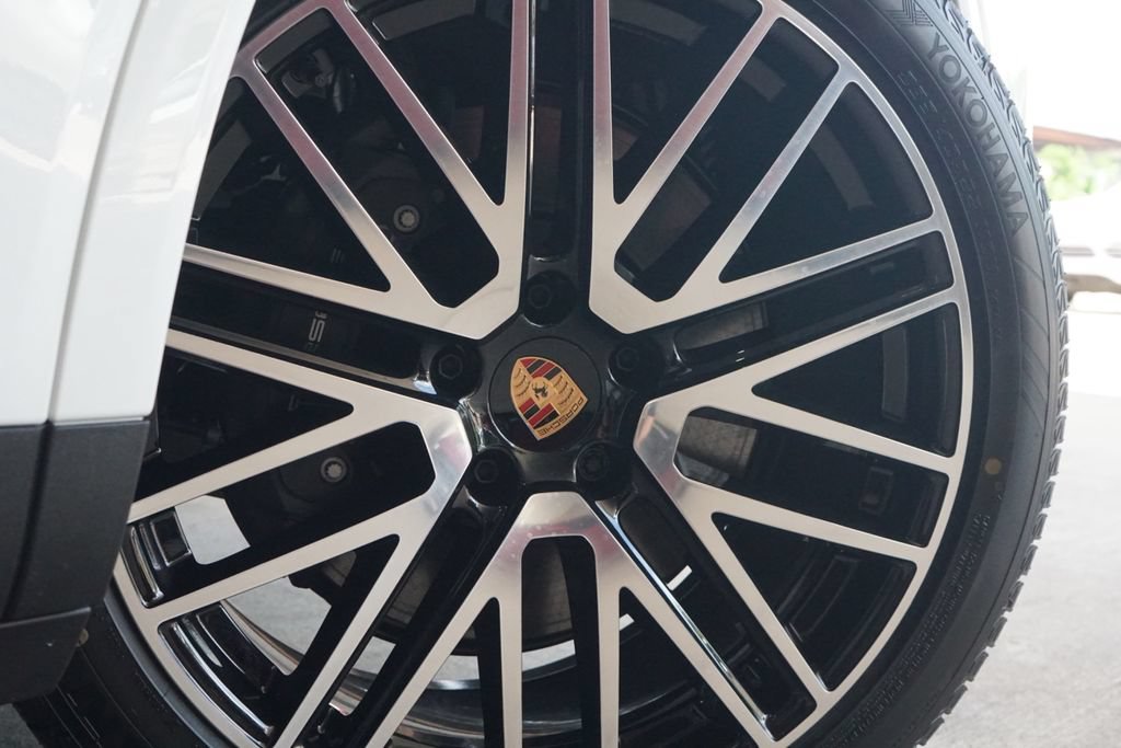 New 2026 Porsche Cayenne Coupe AWD/4WD image 11