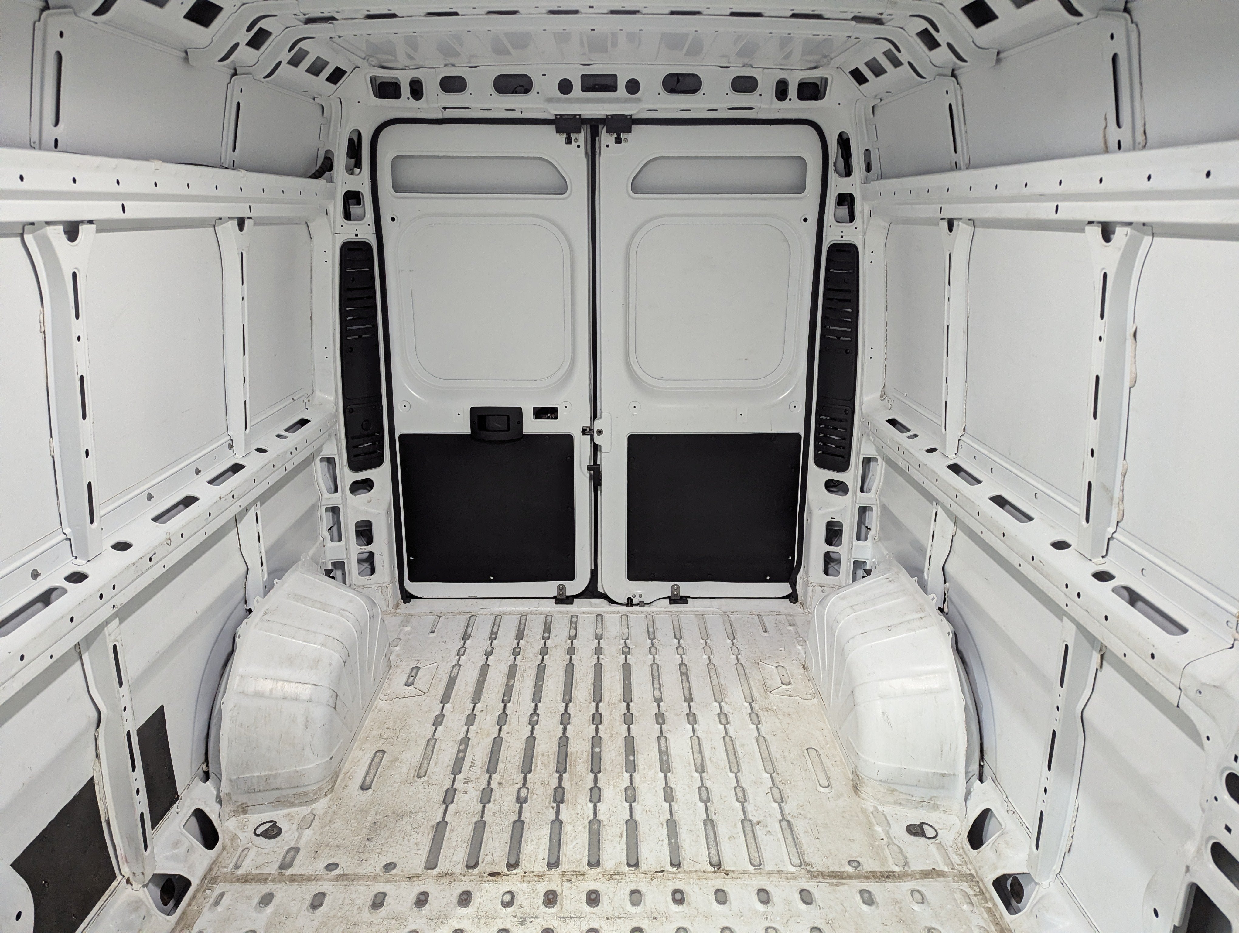 Used 2024 RAM ProMaster 2500 w/ Convenience Group FWD image 9