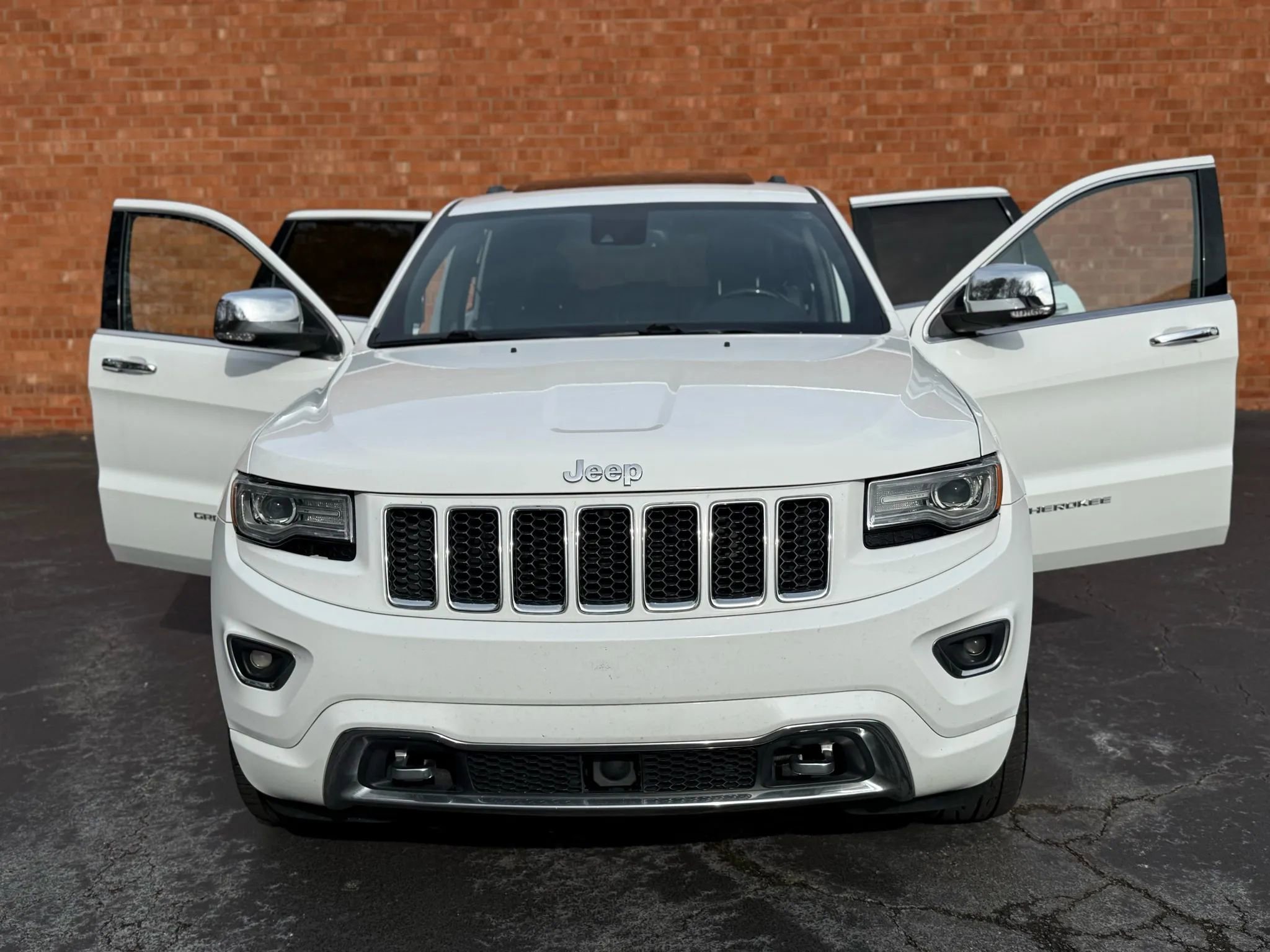 Used 2015 Jeep Grand Cherokee Overland w/ Advanced Technology Group image 15
