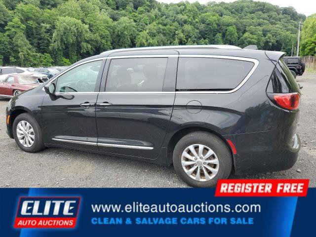 Used 2018 Chrysler Pacifica Touring-L image 4