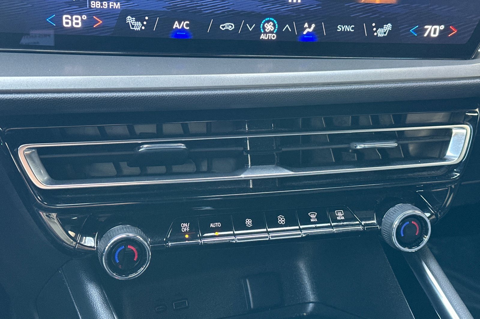 Certified 2024 Chevrolet Traverse LT image 28