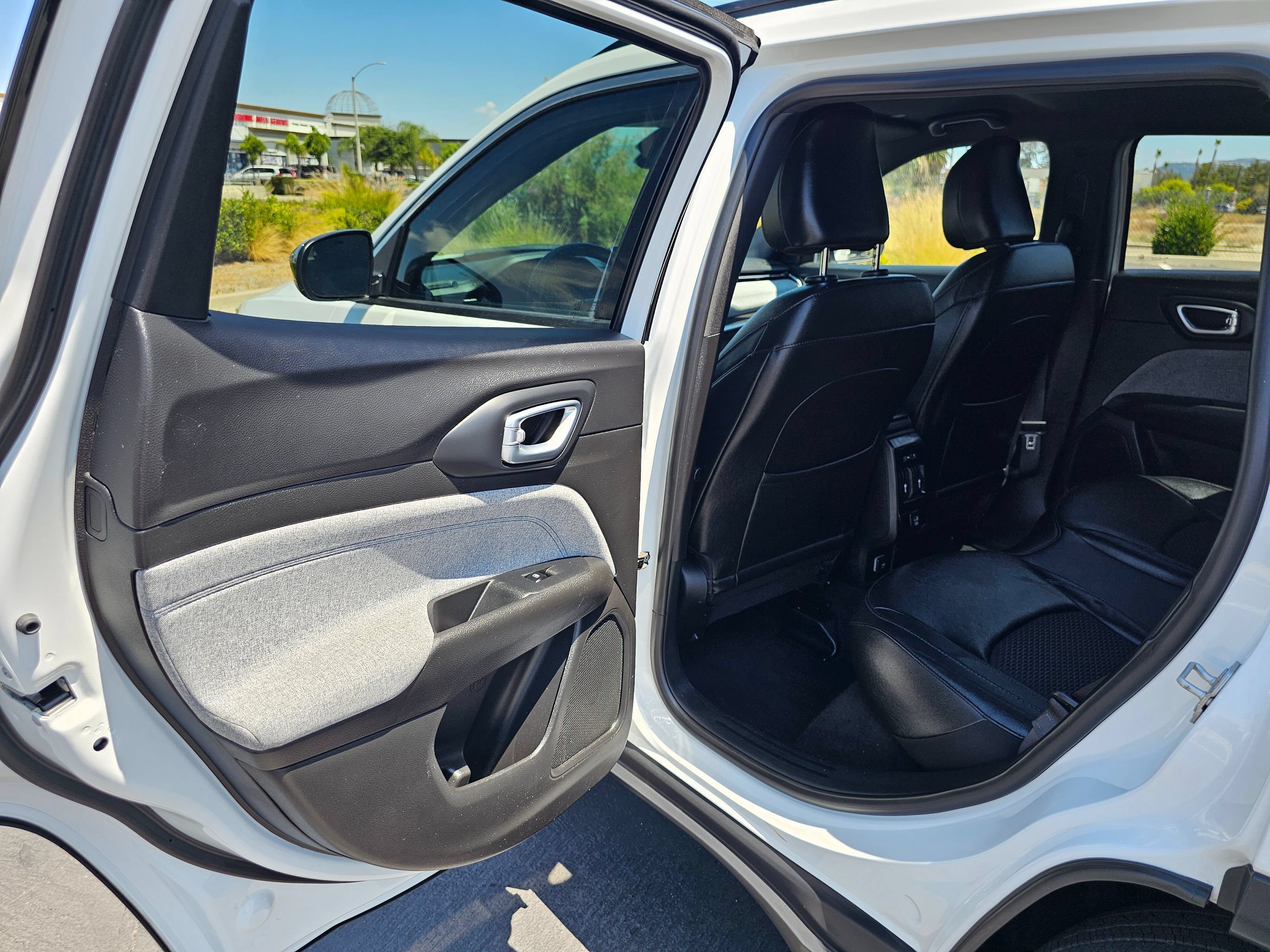 Used 2024 Jeep Compass Latitude AWD/4WD image 17