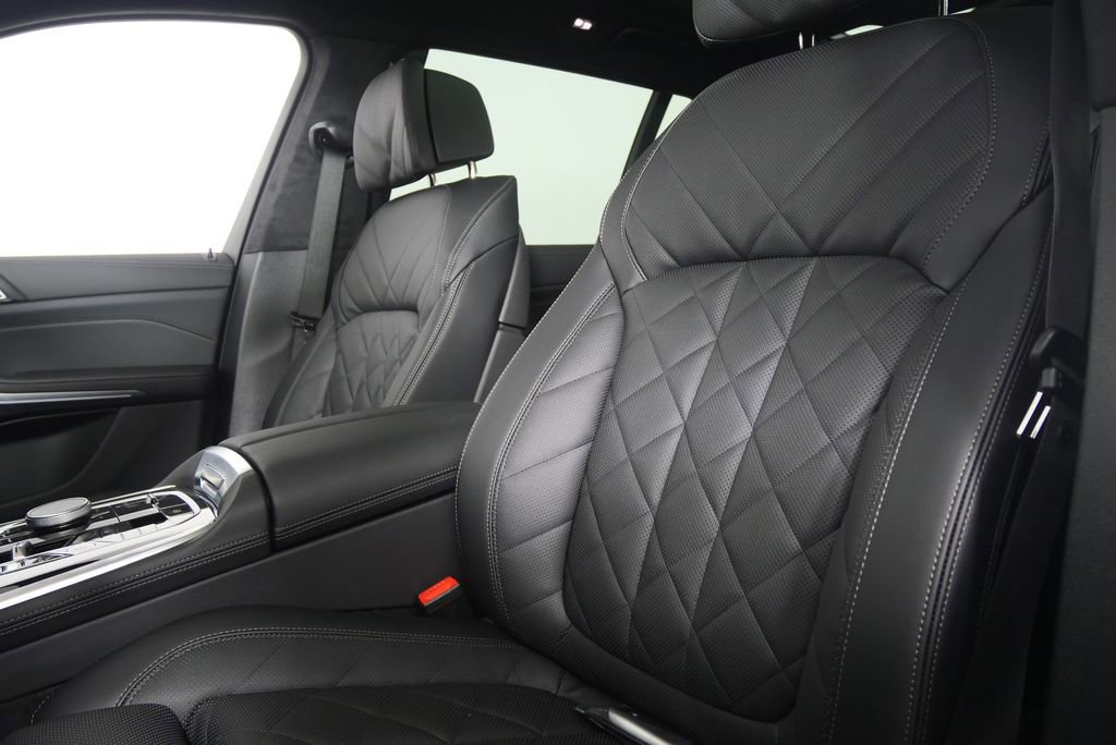Used 2026 BMW X7 xDrive40i w/ M Sport Package image 11