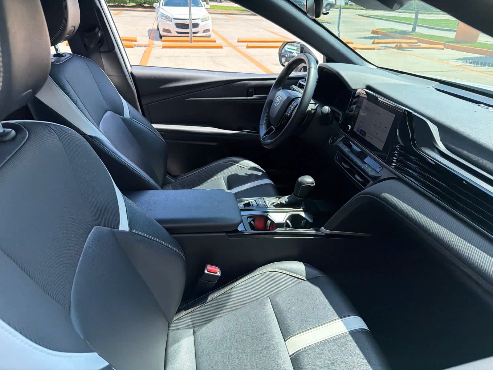 Used 2025 Toyota Camry SE FWD image 44
