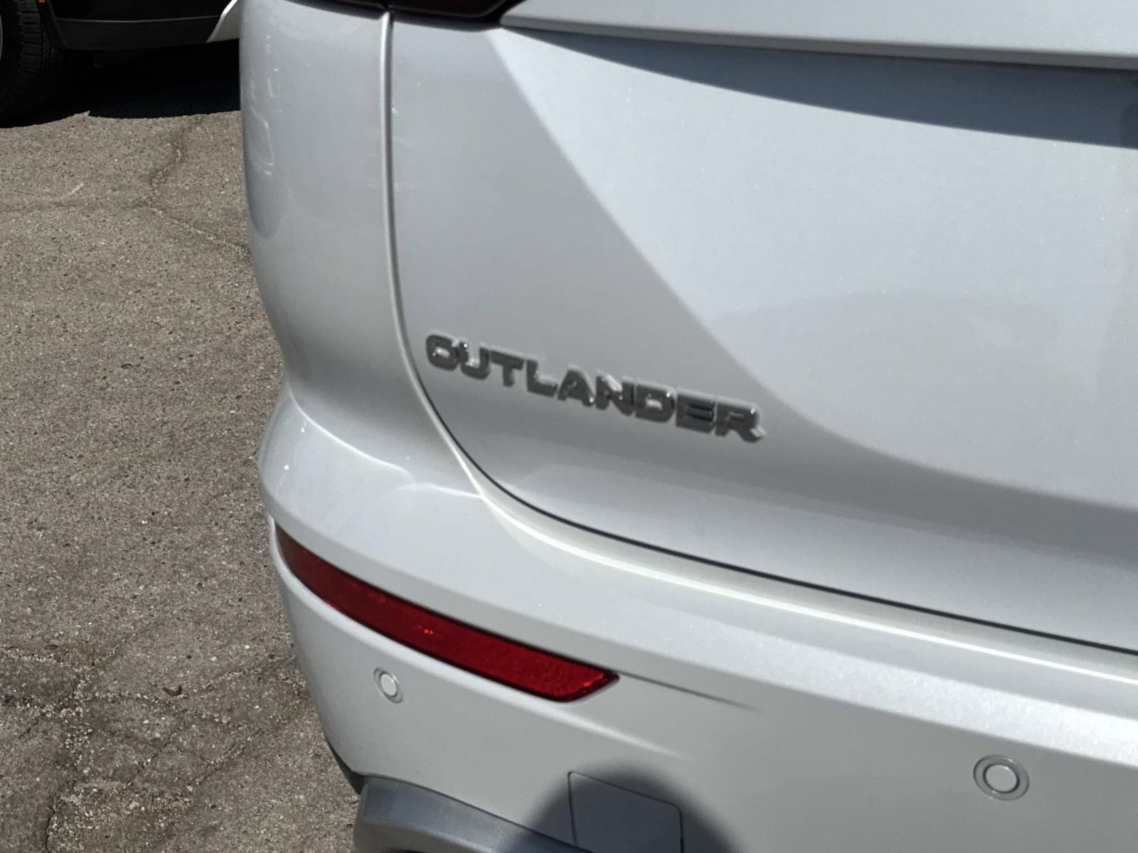 New 2025 Mitsubishi Outlander 4WD Plug-In Hybrid image 5