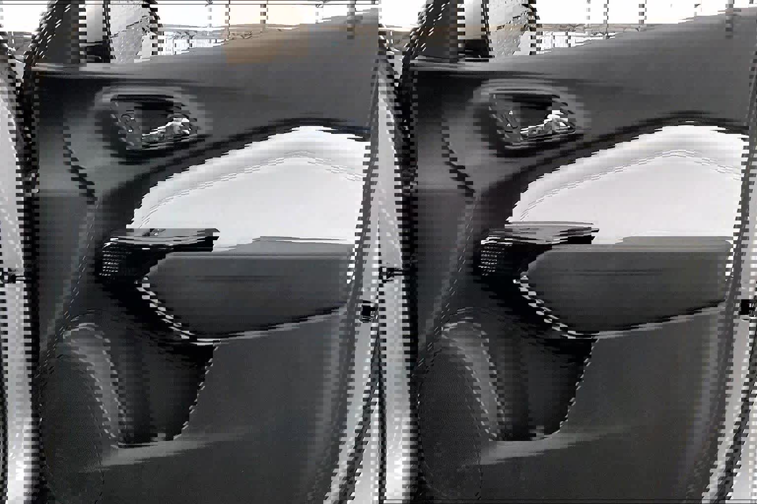 Certified 2025 Chevrolet Trax LT image 22