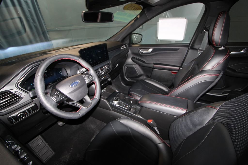 Used 2025 Ford Escape ST-Line Elite w/ Premium Technology Package AWD/4WD image 2