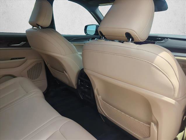 Used 2025 Jeep Grand Cherokee Limited RWD image 22