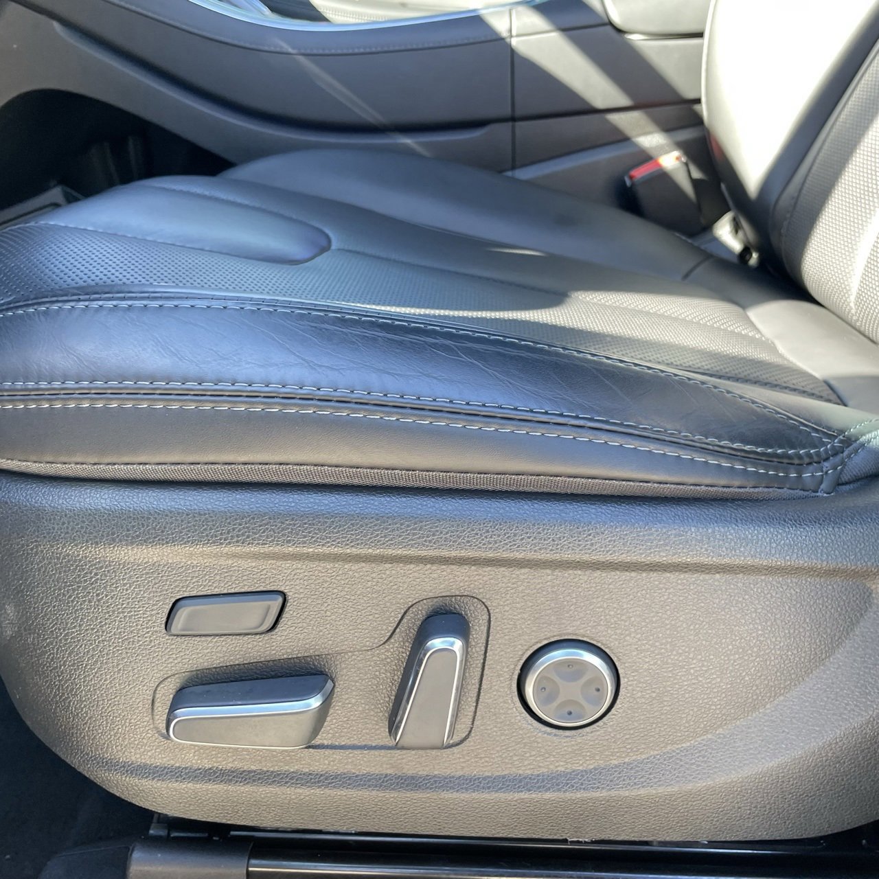 Used 2023 Hyundai Santa Fe Calligraphy image 22