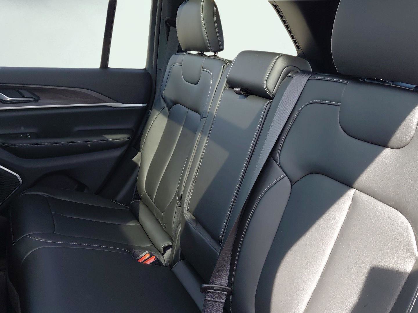 New 2026 Jeep Grand Cherokee Limited w/ Limited Altitude Package image 38