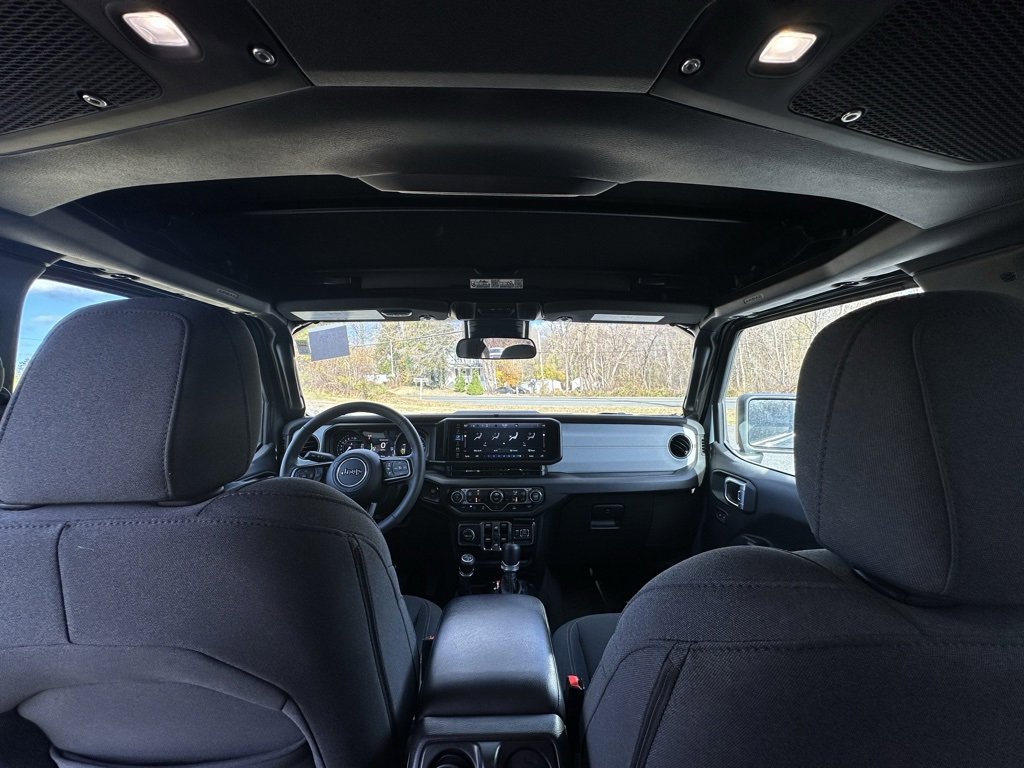 Used 2024 Jeep Wrangler Unlimited w/ Convenience Group image 34