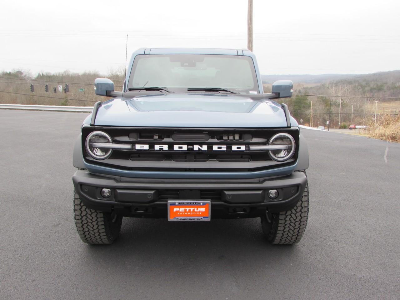 New 2025 Ford Bronco Outer Banks w/ Sasquatch Package AWD/4WD image 2