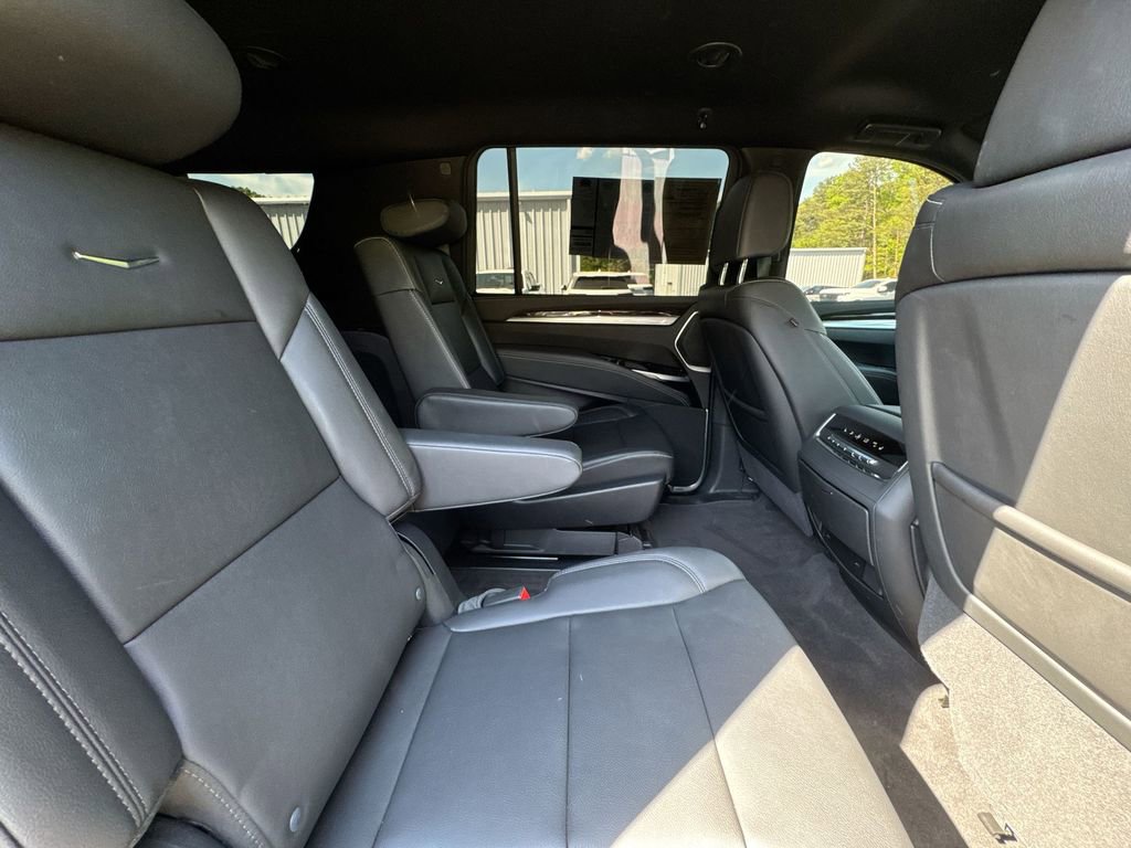 Used 2025 Cadillac Escalade ESV Luxury image 29