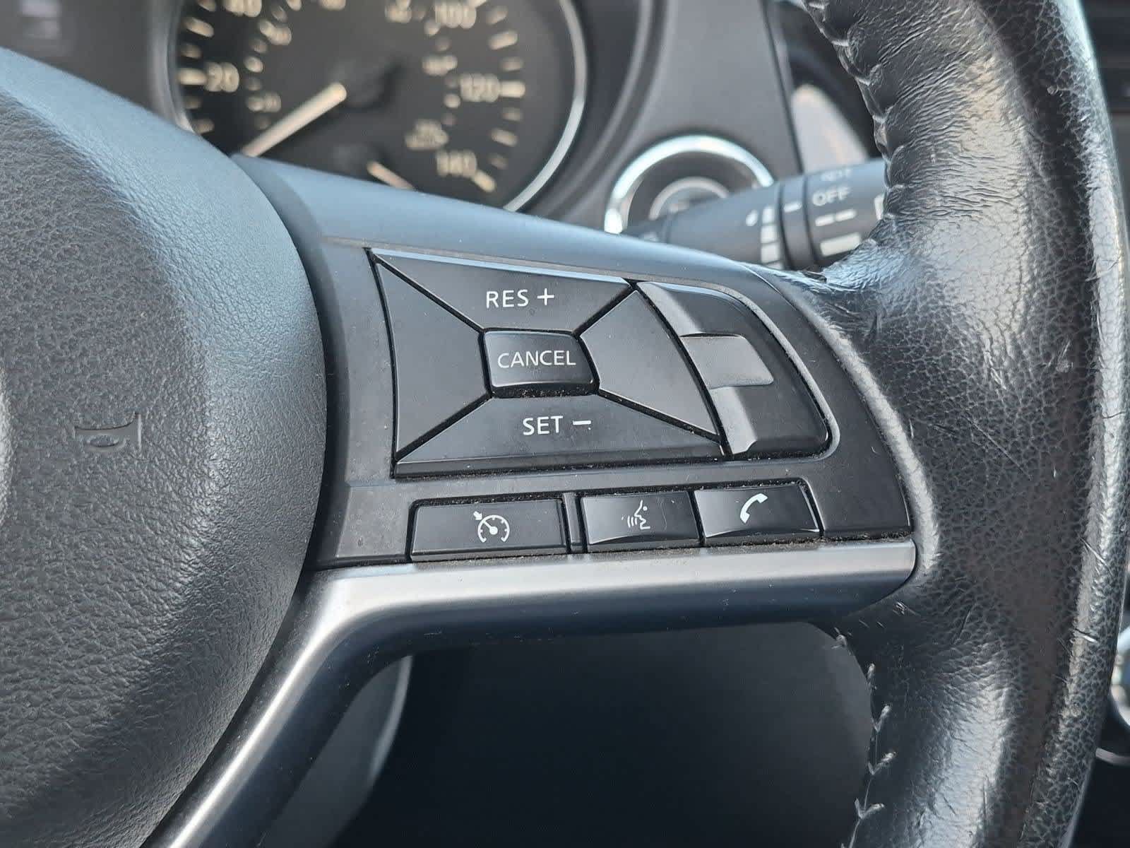 Used 2020 Nissan Rogue SV FWD image 23