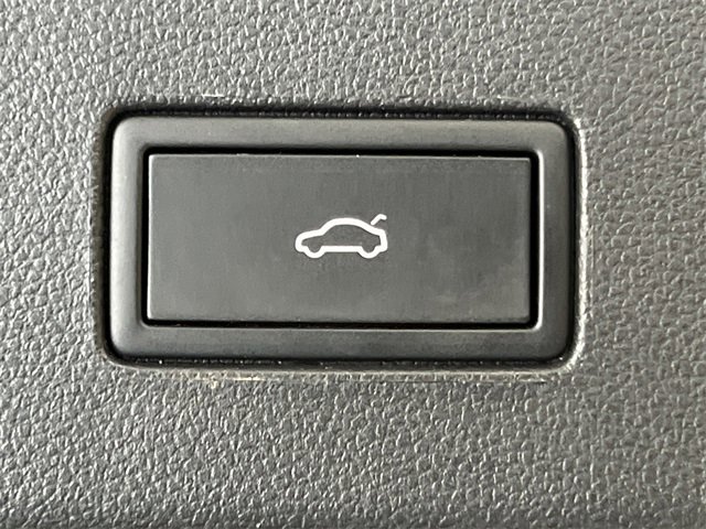 Certified 2023 Volkswagen Atlas Cross Sport SE image 6