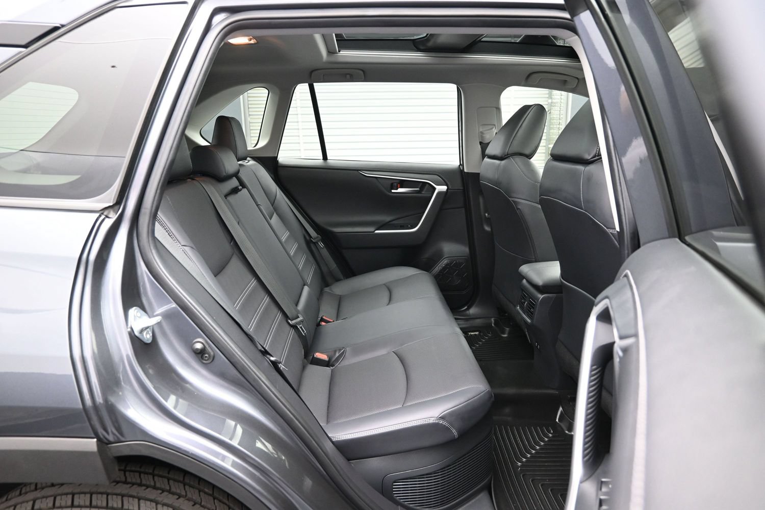 Used 2019 Toyota RAV4 Limited AWD/4WD image 12