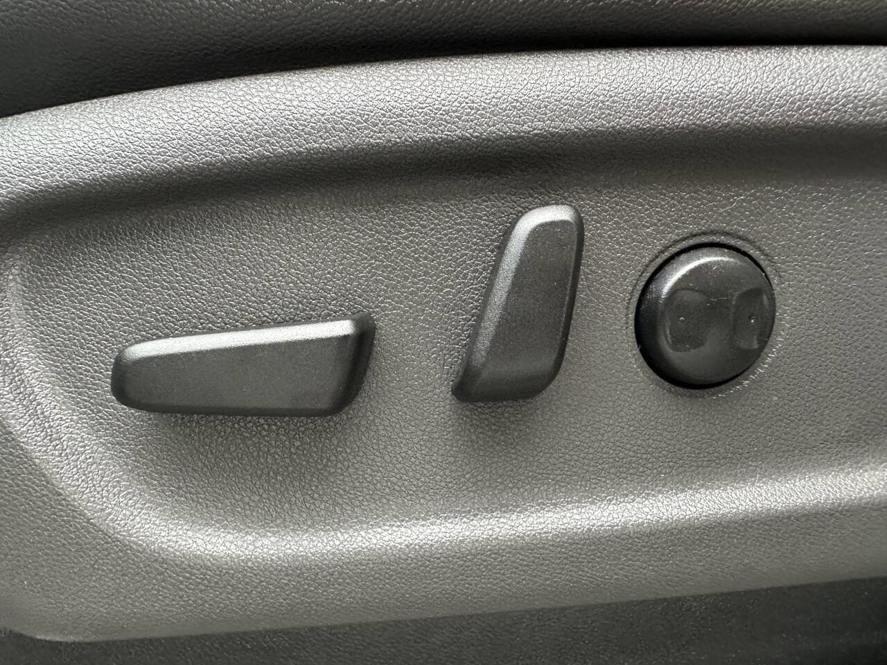 Used 2016 Kia Sedona EX image 36