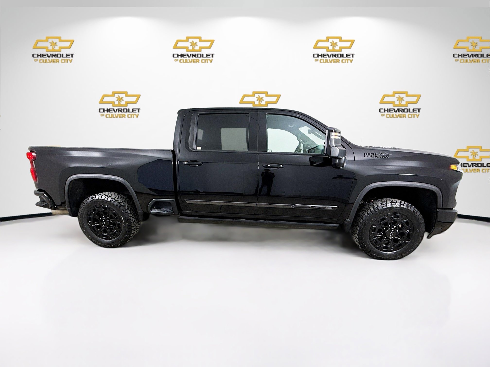 Used 2024 Chevrolet Silverado 2500 High Country w/ Midnight Edition AWD/4WD image 8
