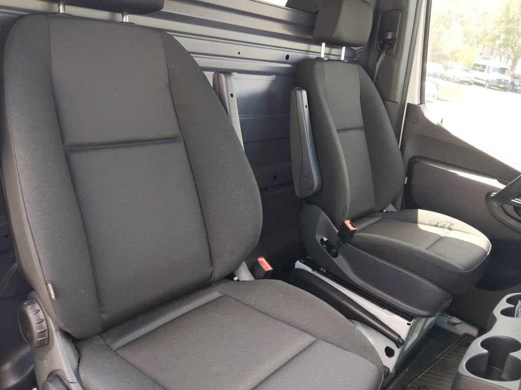 Used 2022 Mercedes-Benz Sprinter 2500 image 12
