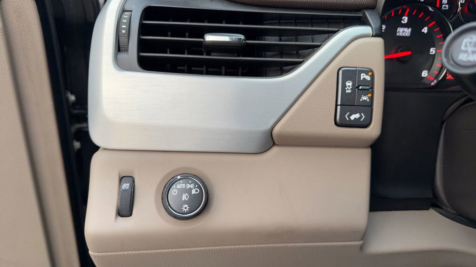 Used 2016 GMC Yukon XL SLT image 18