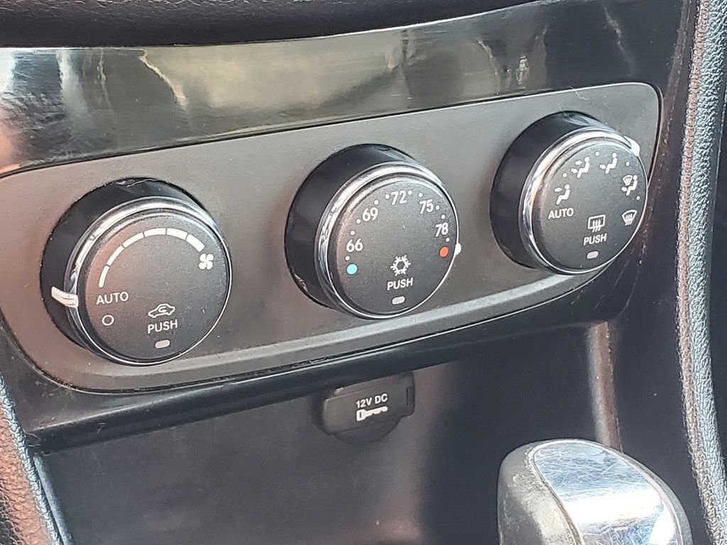 Used 2013 Chrysler 200 Limited image 18