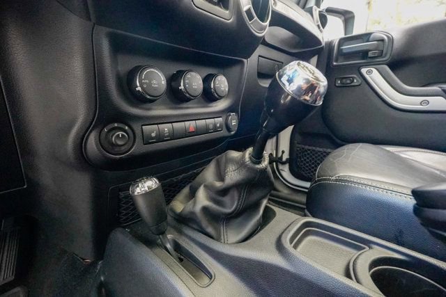 Used 2016 Jeep Wrangler Unlimited Rubicon AWD/4WD image 68