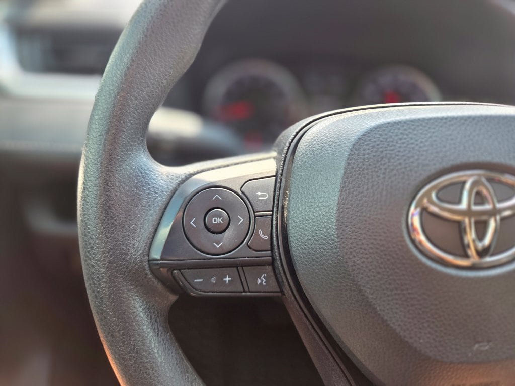 Used 2022 Toyota RAV4 LE FWD image 17
