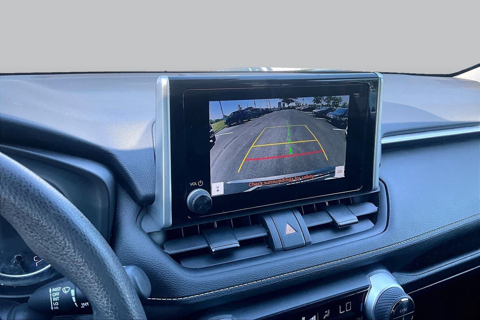 Used 2025 Toyota RAV4 XLE AWD/4WD image 27