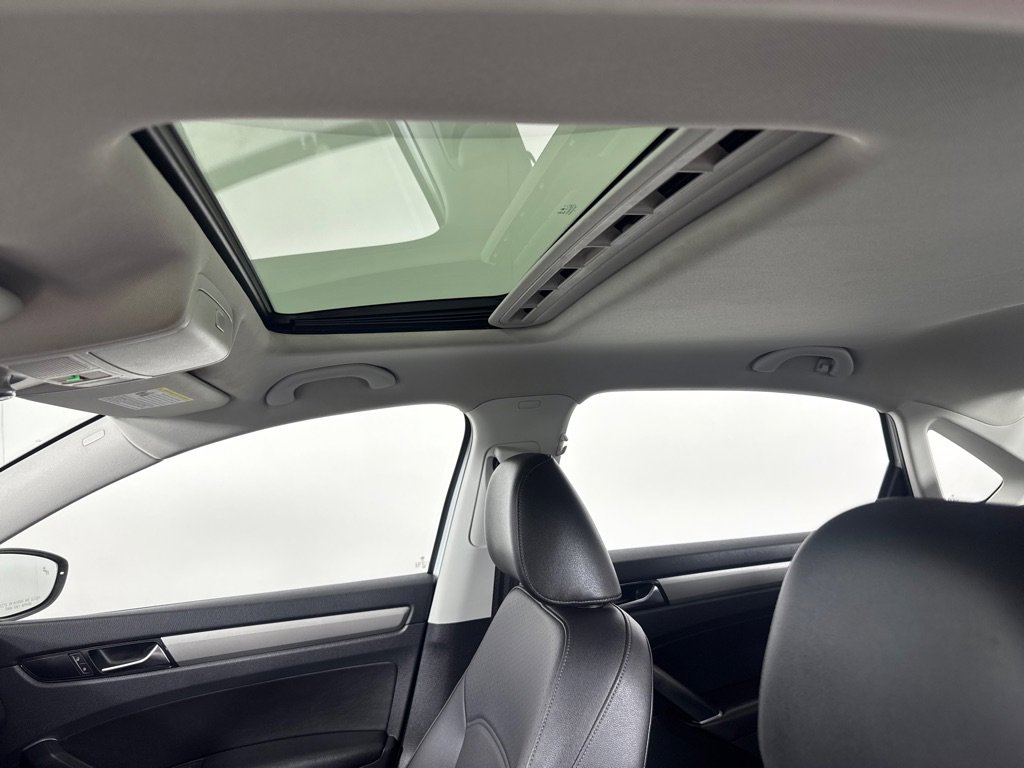 Used 2021 Volkswagen Passat 2.0T SE image 16