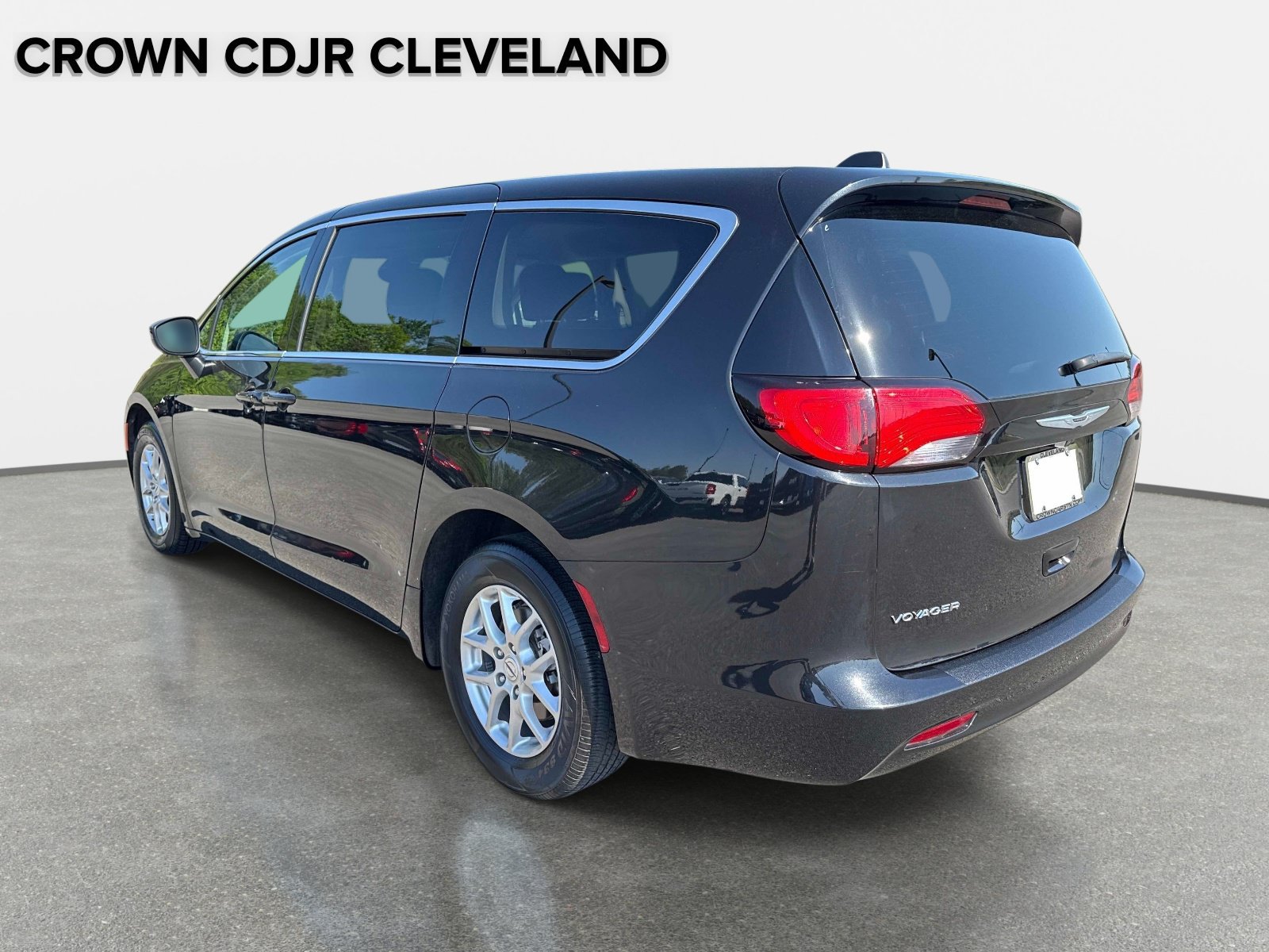 Used 2023 Chrysler Voyager LX FWD image 7