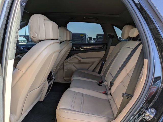 Used 2023 Porsche Cayenne AWD/4WD image 14