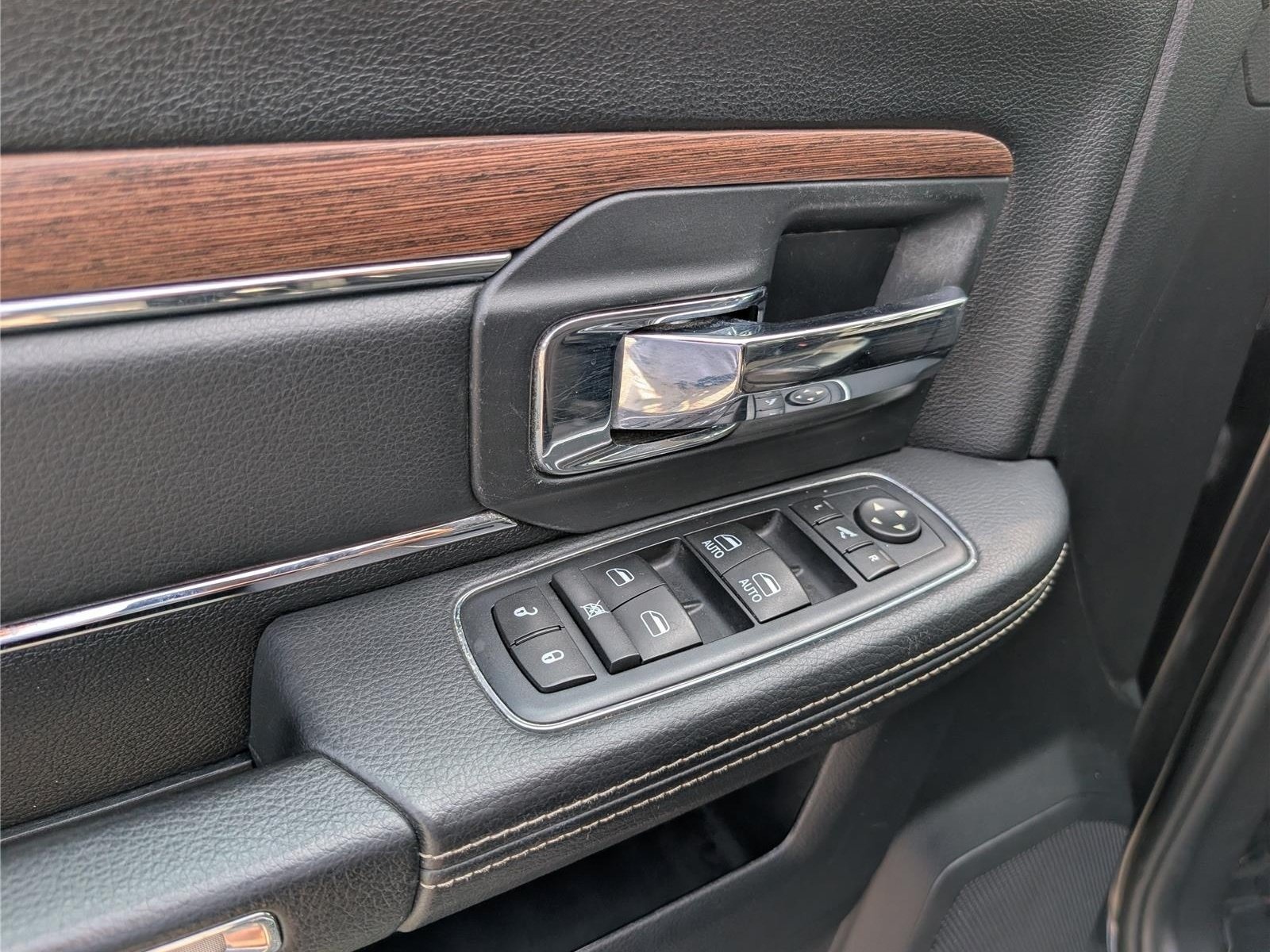 Used 2016 RAM 1500 Laramie w/ Convenience Group AWD/4WD image 19
