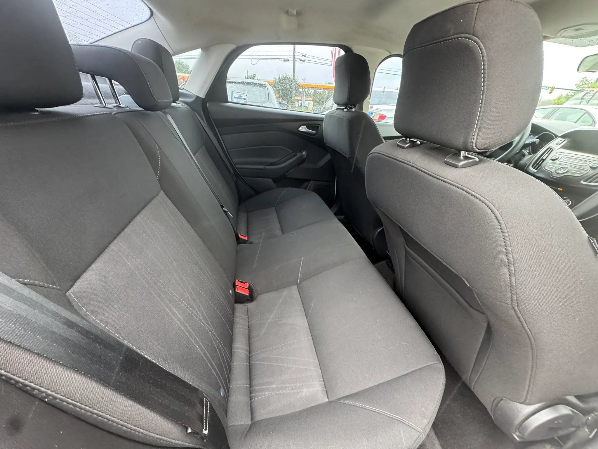 Used 2018 Ford Focus SE FWD image 23