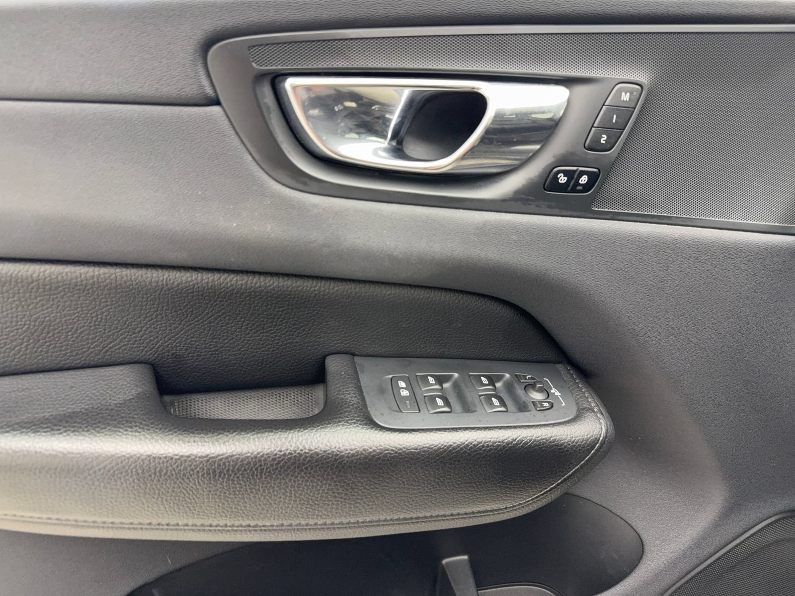 Used 2019 Volvo XC60 T5 Momentum w/ Premium Package AWD/4WD image 34