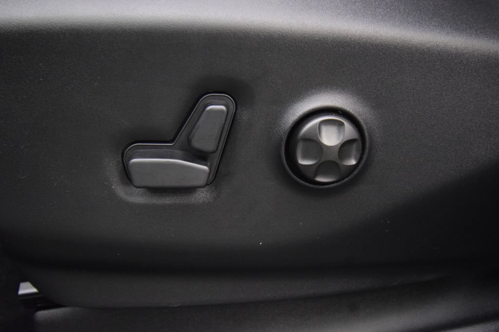 New 2027 Chrysler Pacifica Select FWD image 31