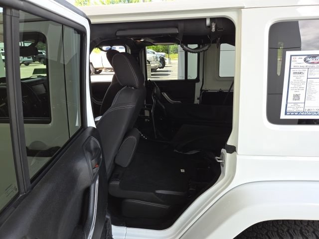 Used 2015 Jeep Wrangler Unlimited Sahara w/ Connectivity Group AWD/4WD image 15