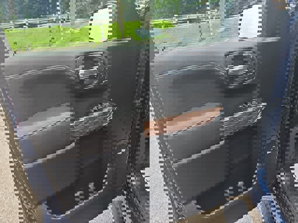 Used 2019 Chevrolet Silverado 1500 High Country w/ Technology Package image 13