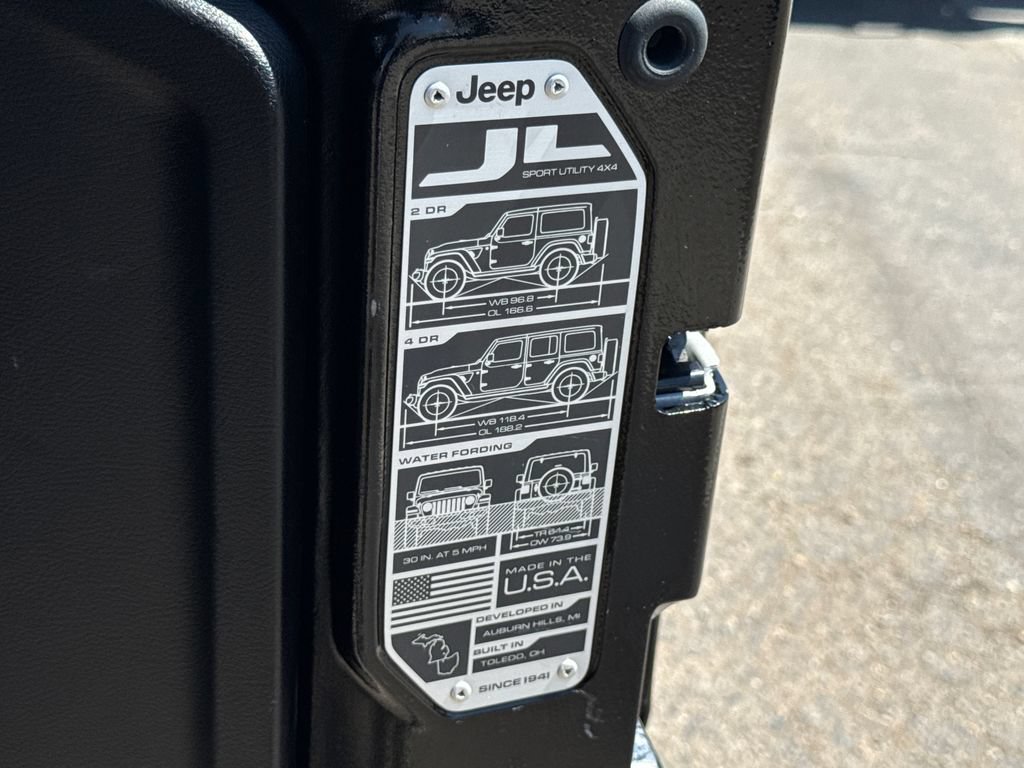 Used 2021 Jeep Wrangler Unlimited Sahara w/ Cold Weather Group AWD/4WD image 13