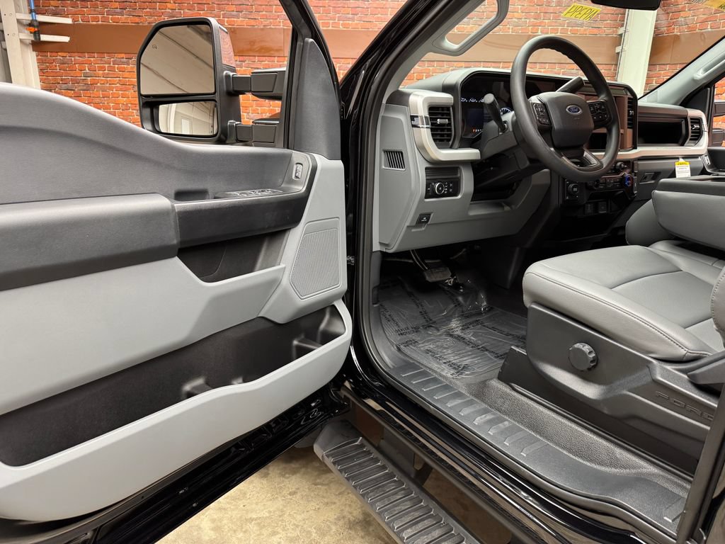 Used 2025 Ford F350 XL AWD/4WD image 10