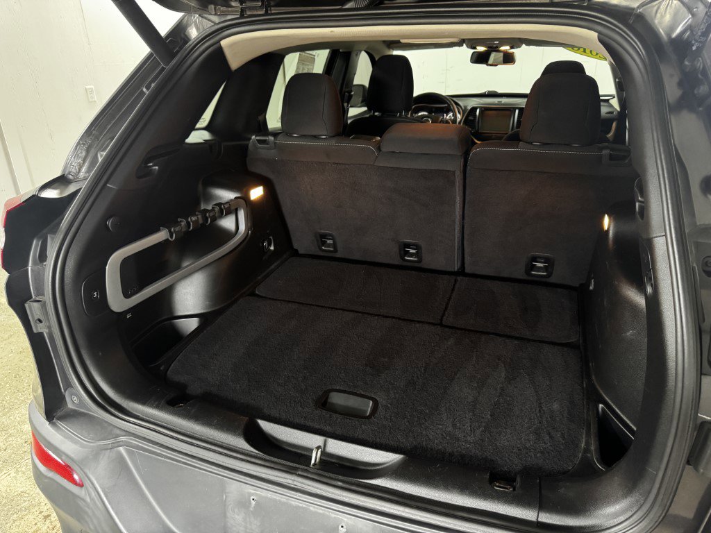 Used 2016 Jeep Cherokee Latitude w/ Comfort/Convenience Group image 68